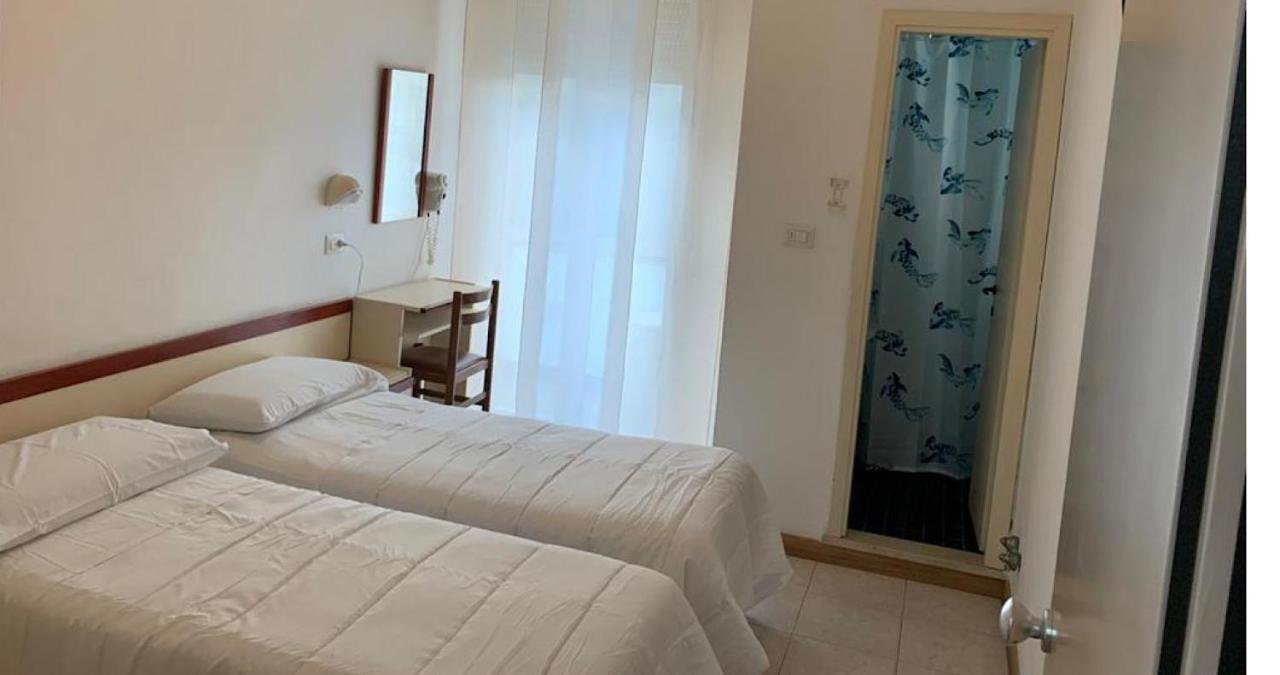Due Gemelle Hotell Rimini Eksteriør bilde