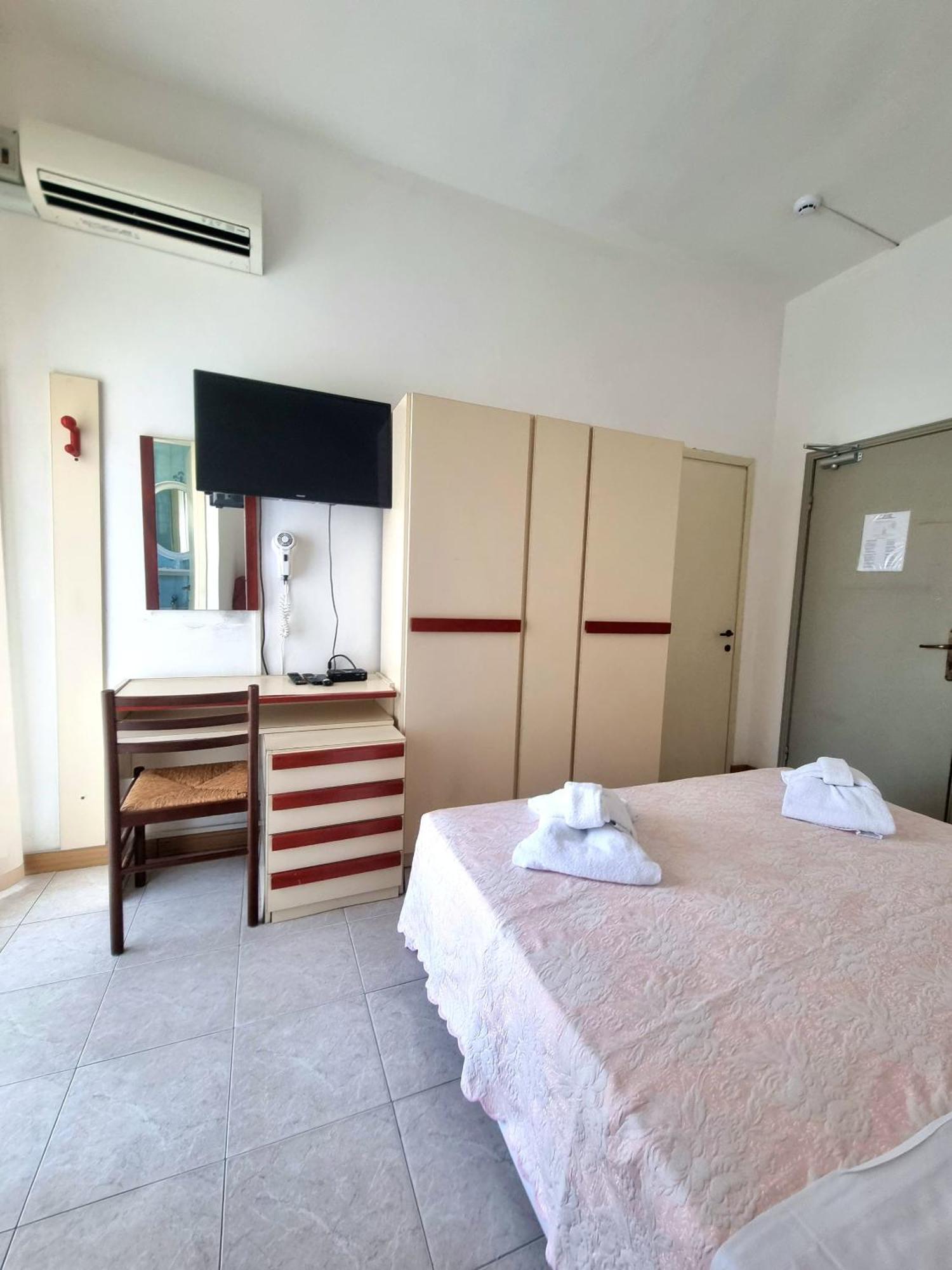 Due Gemelle Hotell Rimini Eksteriør bilde